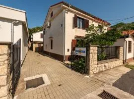 Stunning Home In Karlobag With Wifi