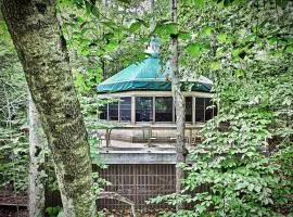 Escape to Tree House Island Life