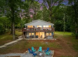 Lake Days by AvantStay Hot Tub Firepit Game Room Private Dock Access