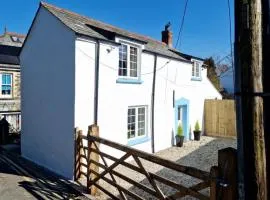 North Cornwall 2-Bed Detached Period Cottage With Parking