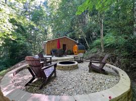 Burton Ridge Cabin, Hotel in South Bloomingville