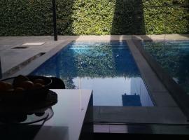 Black Box village with garden, hotel em Seferihisar