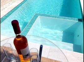 Casa com Piscina Maresias 750 metros da praia, hotel in São Sebastião