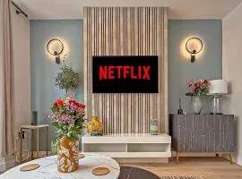 LUTON LUXURY LIVING, Large PREMIUM House, Beautifully Landscaped PRIVATE GARDEN, Newly Refurbished Throughout, PARKING FOR 2 VEHICLES, Great Access to Central Luton & the M1 Motorway