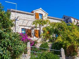 Holiday house with a parking space Lozisca, Brac - 15444, hotel v destinaci Ložišće