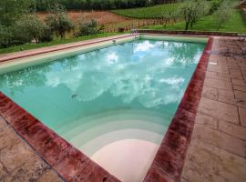 Belvilla by OYO Holiday home with pool in Tuscany, hótel í Bucine