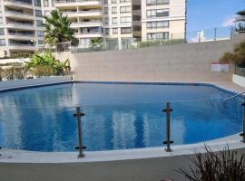 Lindo departamento - Sur de Iquique con Parking y Piscina, hotel with parking in Iquique