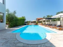 2 Bedroom Lovely Apartment In Pakostane