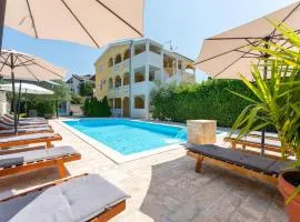 Beautiful Apartment In Pakostane