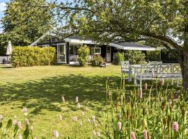 Gorgeous Home In Gilleleje With Wifi, hotel v destinaci Gilleleje