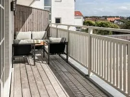 Cozy Apartment In Blokhus With Wifi