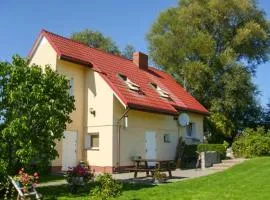 Gorgeous Apartment In Mscice With House Sea View