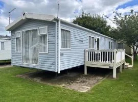 Superb Caravan At Broadland Sands Holiday Park Nearby Lowestoft Ref 20322Bs