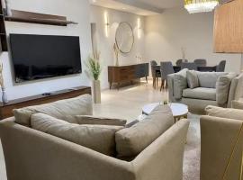 Luxury Apt in Mivida Avenue, люксовый отель в городе Banī Ghālib