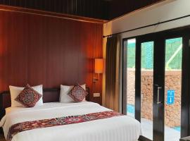The Tandibayang Hotel & Villas、バドゥンのホットタブ付きホテル