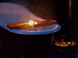 Hut on The Grove，位于特威泽尔的旅馆