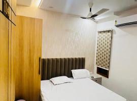 7th Heaven Hotel, hotel in Hisār