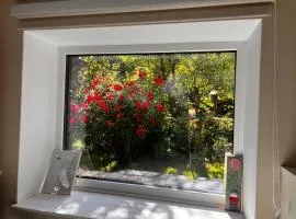 The LODGE, separate apartment in a vila, with floor heating, groundfloor