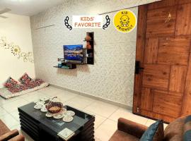 Mantra One - 2 bed apartment with private terrace, hótel í Dehradun