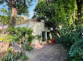 Pet Friendly Villa With Courtyard & Kitchen In Jaipur