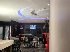 Triple Tee Luxury Hotel & Service Apartments Surulere