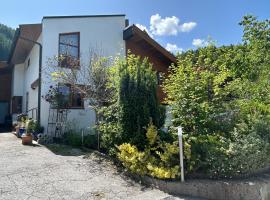Bijou Guest House - Room w Balcony, Mountain & Garden Views, hotel a Mieders