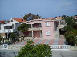 Apartmani Mira, hotel a Vir