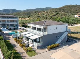 Astra Sarti Luxury Suites, luxe hotel in Sarti