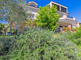 1 Bedroom Gorgeous Apartment In Secovlje, hotel v destinaci Sečovlje