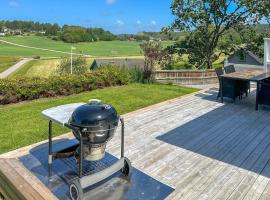 Awesome Home In Svineviken, firestjernershotell i Svineviken