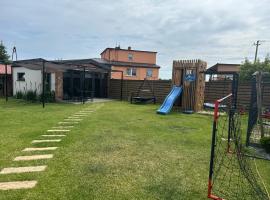 Domek Kryjówka koło Jastrzębiej Góry, Hotel in Strzelno