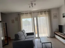 Appartement cosy à Valras-Plage 5 min à pied de la mer Climatisé 2 chambres Terrasse