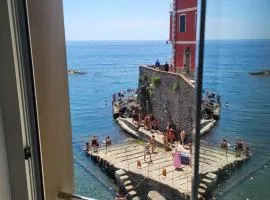 Back in Tide , frontal sea view window, no AC, Pet friendly