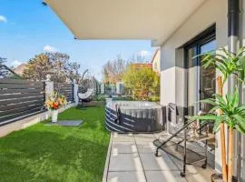 Luxury Long-Term Apartment with Garden & Whirlpool