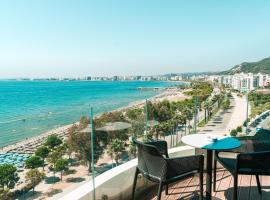 Yacht Hotel, hótel í Vlorë