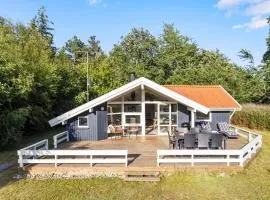 Stunning Home In Humble With Wifi