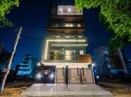 Lime Tree 1BHK Service Apartment Near Artemis Hospital Sector 52 Gurgaon