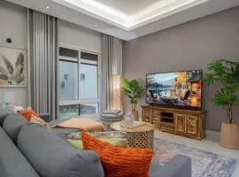 Layali Properties - Vibrant Boho 3BR Apt - Convention and Exhibition Center