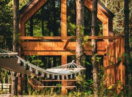 Osada LoveLaski - balia jacuzzi, sauna i kominek - całoroczne domki premium, hotell sihtkohas Laski