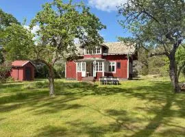4 Bedroom Gorgeous Home In Vikbolandet