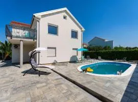 Cozy Home In Polaca With Wifi