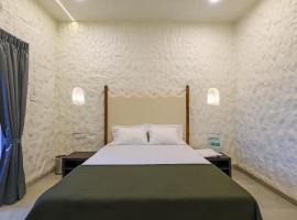 Breeze Resort Panhala , Swimming Pool, Just 5 Minutes From Panhala!, ξενοδοχείο σε Panhāla