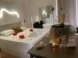 "Pandora" Studio Romantique, Baignoire,Clim, Wifi