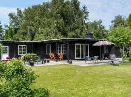3 Bedroom Cozy Home In Højby