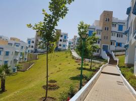 Beautiful apartment in secure residence with pool, hotel v destinaci Mʼdik