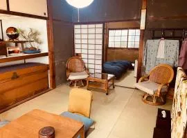 like living in a traditional Japanese house, one group per day