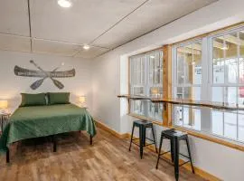 Cozy Studio-Spider-Beach-Pontoon & Paddle-Near TC!