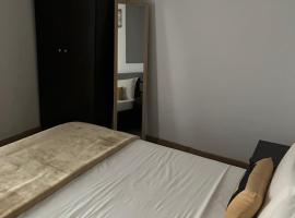 Panos salt lake apartment, apartment in Aglantzia