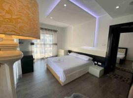 Quiet, Condo in the heart of Vlore!, hotel v destinaci Vlorë