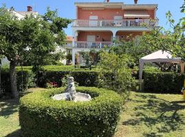 Guesthouse Mira, hotel a Rab